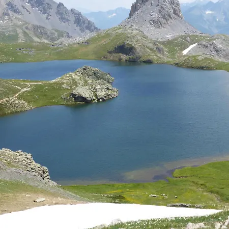 Montagne Attitude Bed & Breakfast *